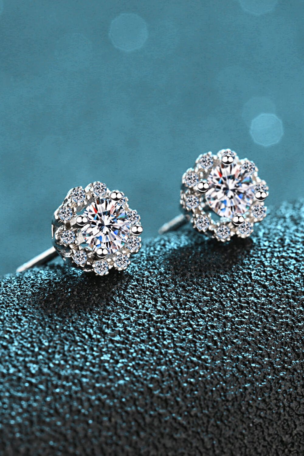 *APP EXCLUSIVE* Moissanite Floral-Shaped Stud Earrings