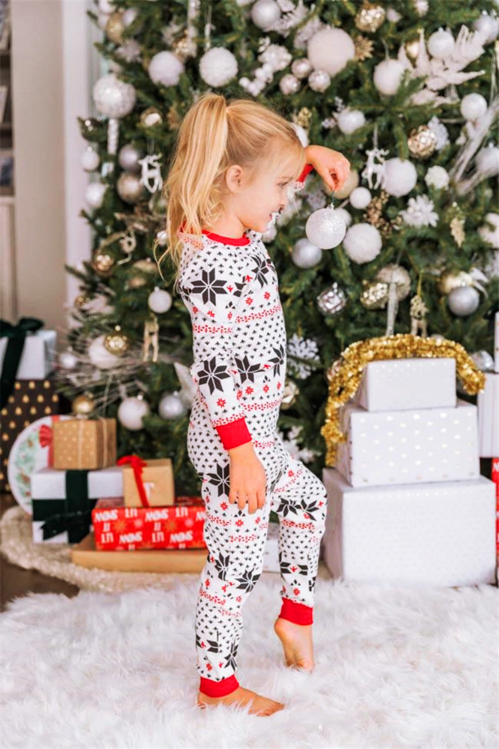 *APP EXCLUSIVE* Snowflake Kids Pajamas