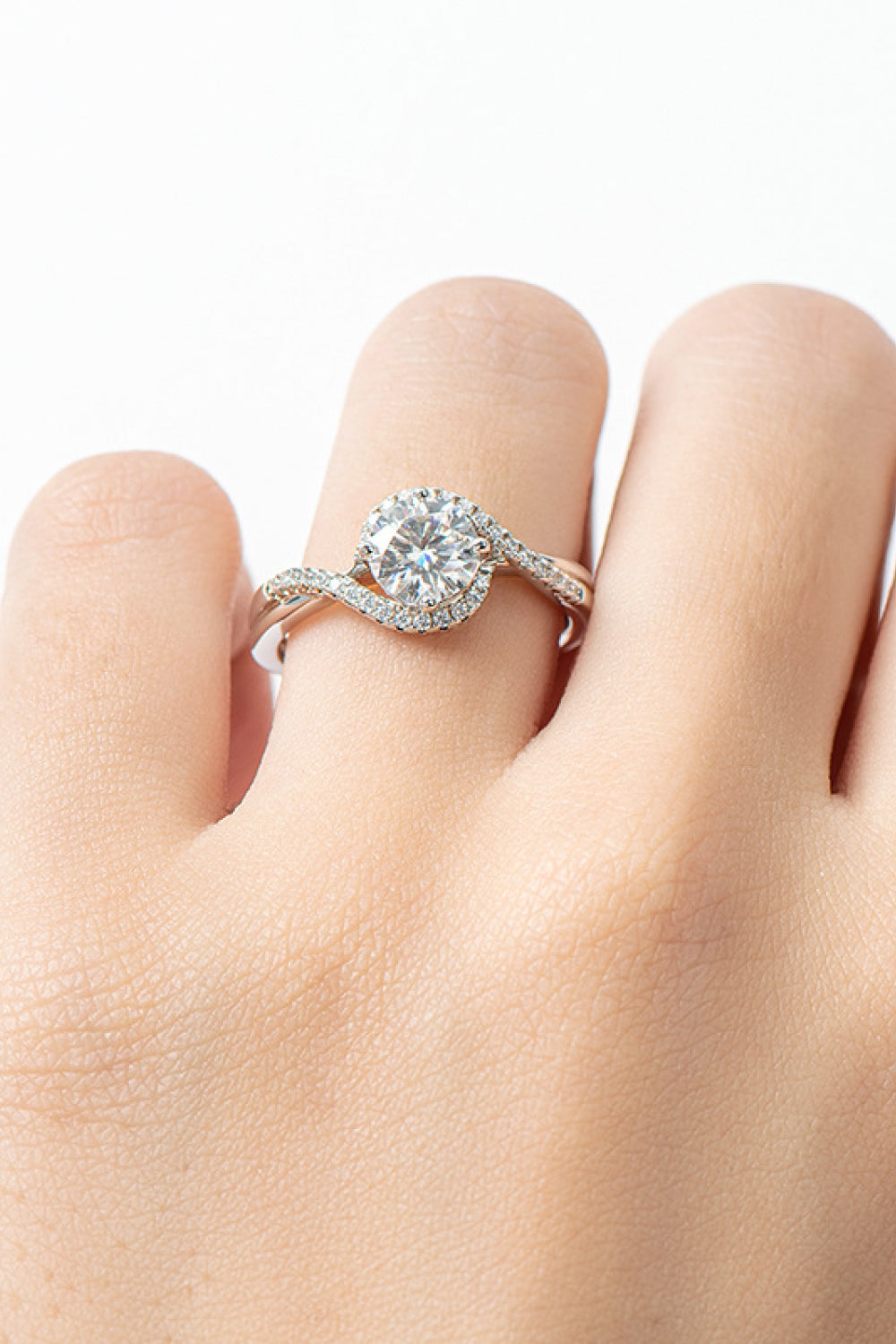 *APP EXCLUSIVE* 1 Carat Moissanite Crisscross Ring