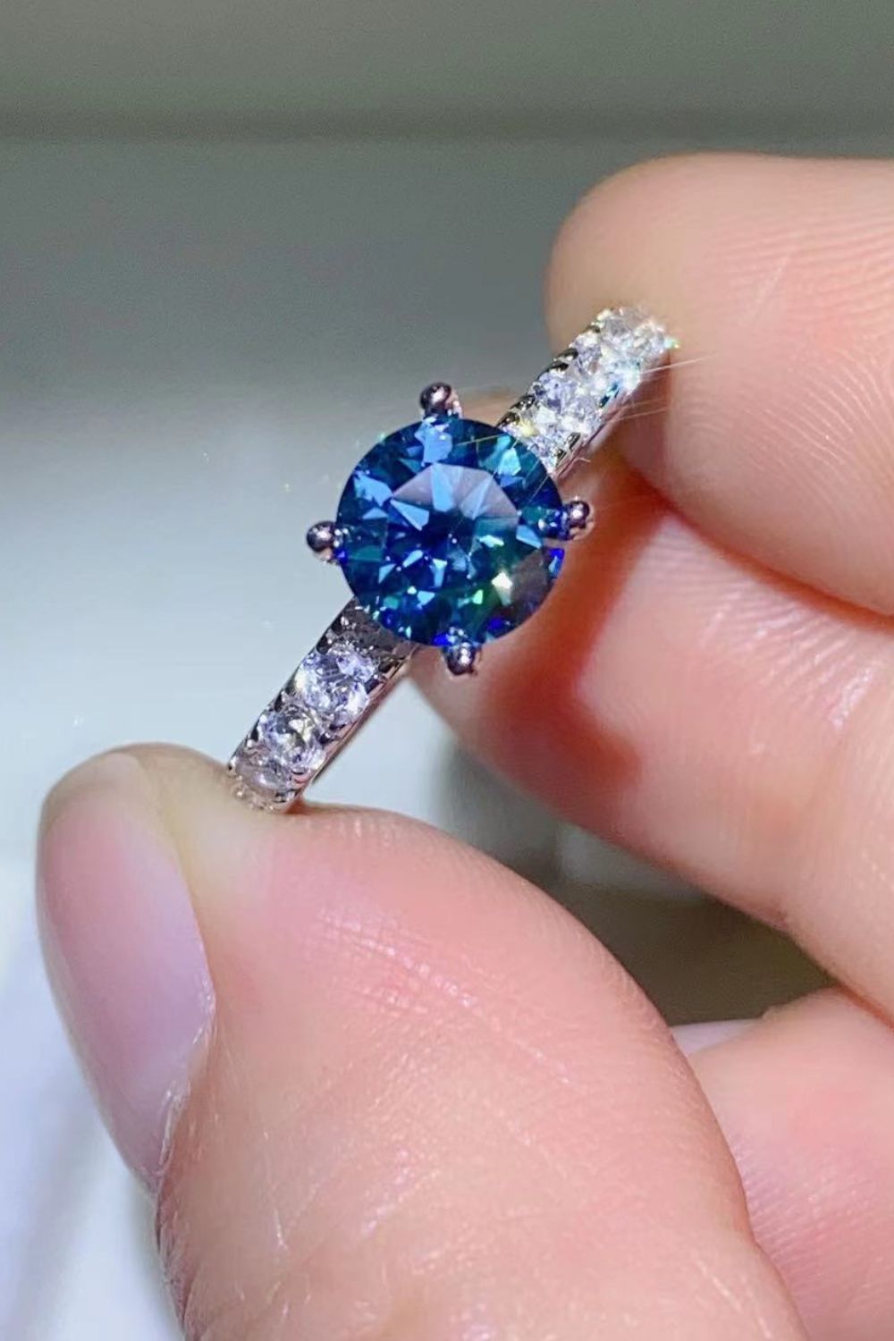 *APP EXCLUSIVE* Future Style 1 Carat Moissanite Side Stone Ring