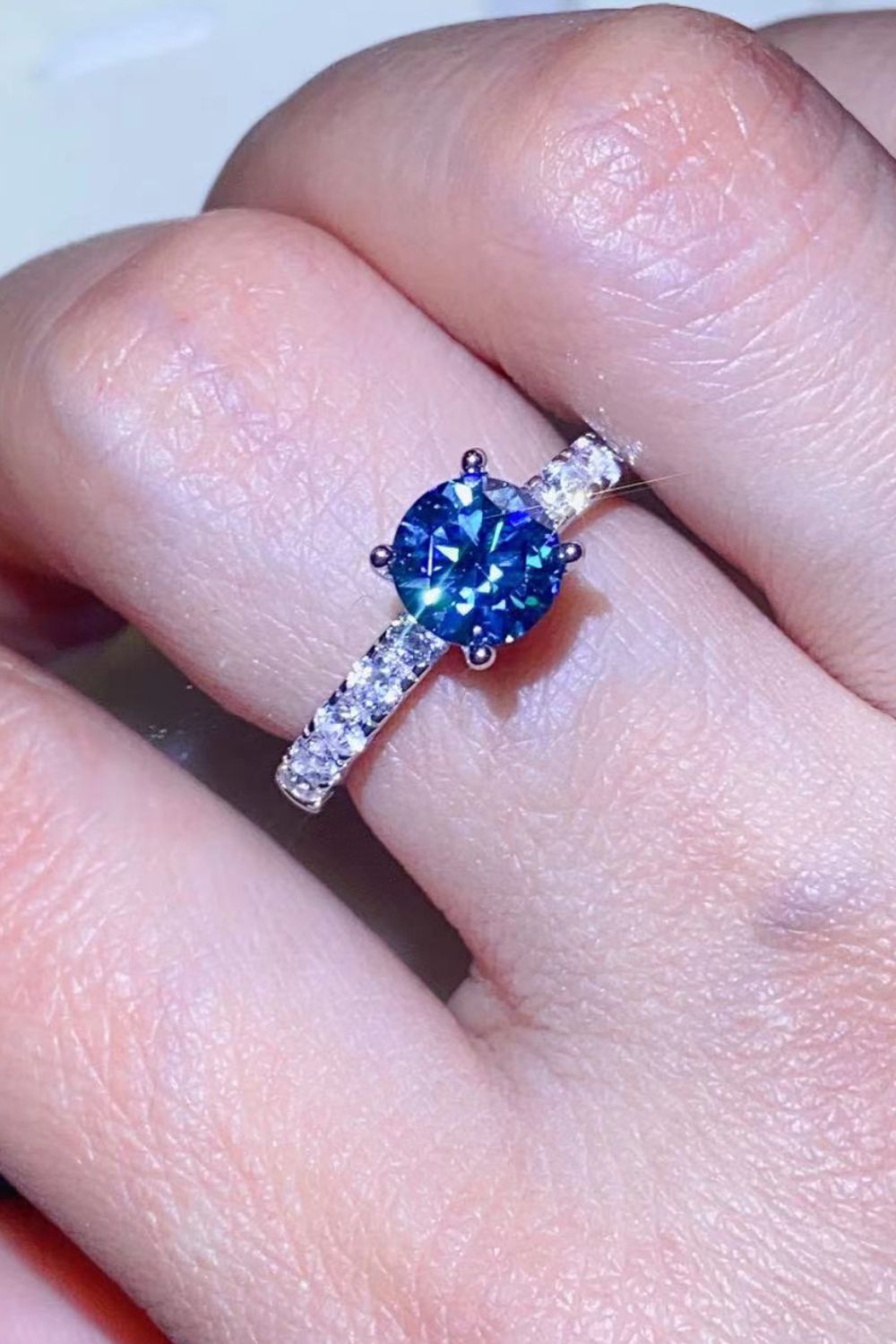 *APP EXCLUSIVE* Future Style 1 Carat Moissanite Side Stone Ring