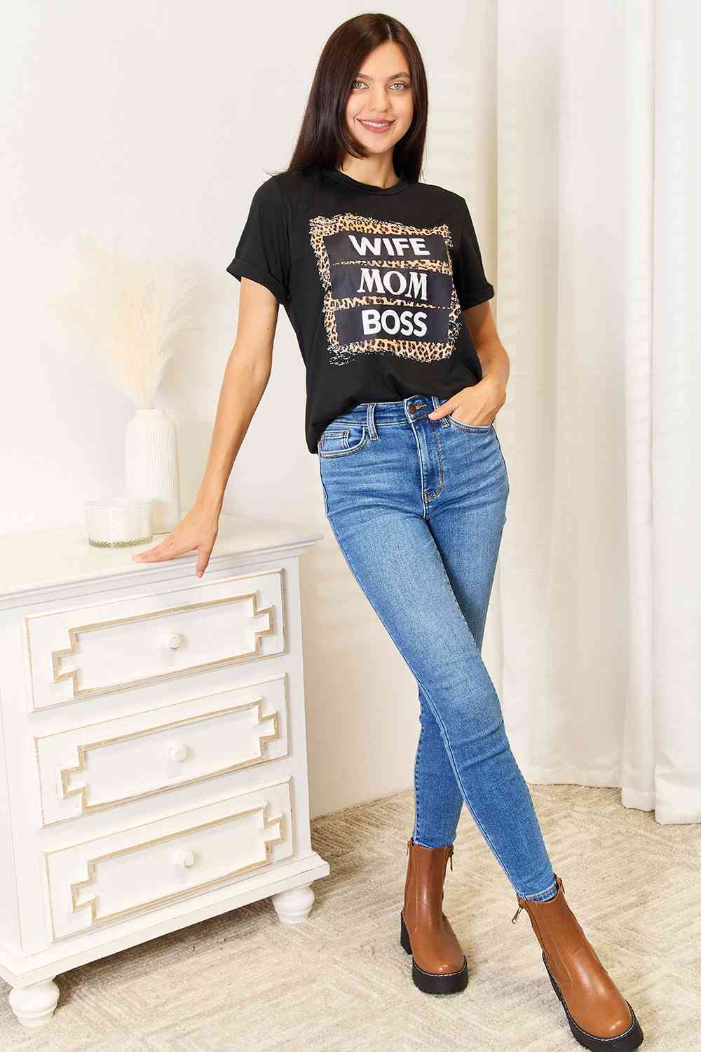 *APP EXCLUSIVE* WIFE MOM BOSS Leopard Graphic T-Shirt
