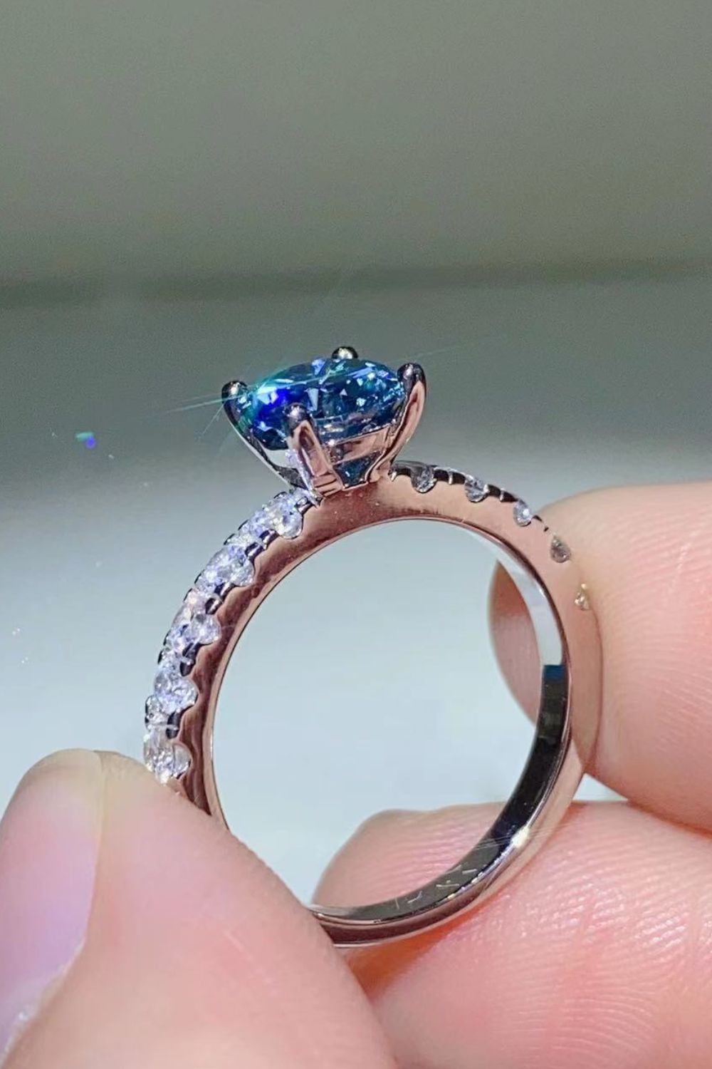 *APP EXCLUSIVE* Future Style 1 Carat Moissanite Side Stone Ring