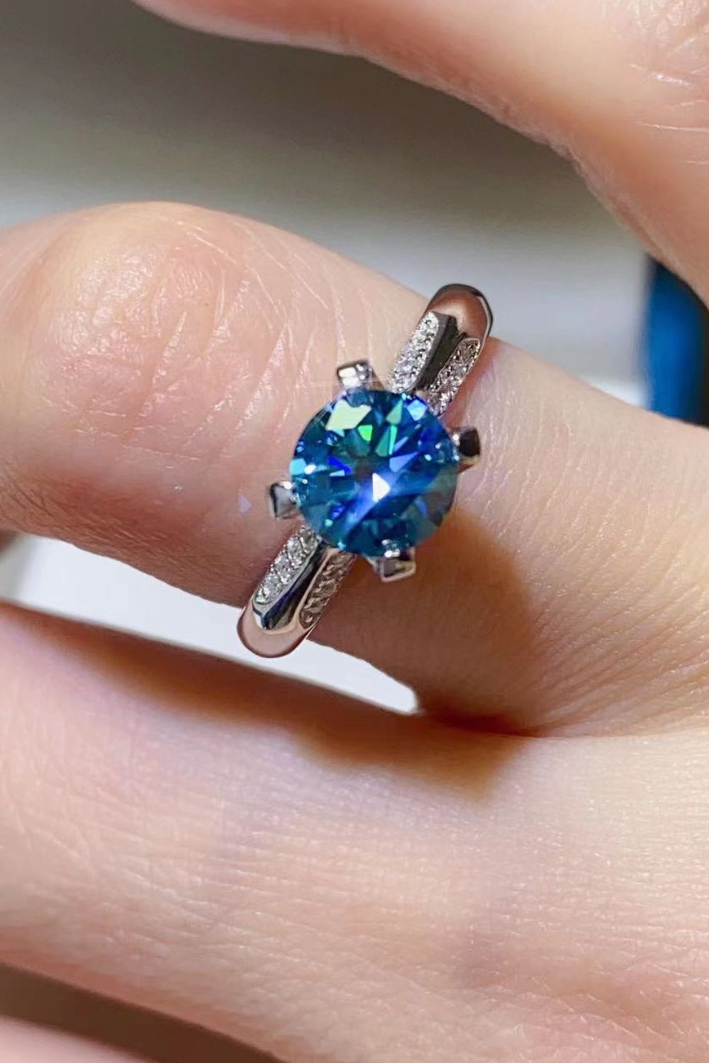 *APP EXCLUSIVE* 1 Carat Moissanite 4-Prong Ring