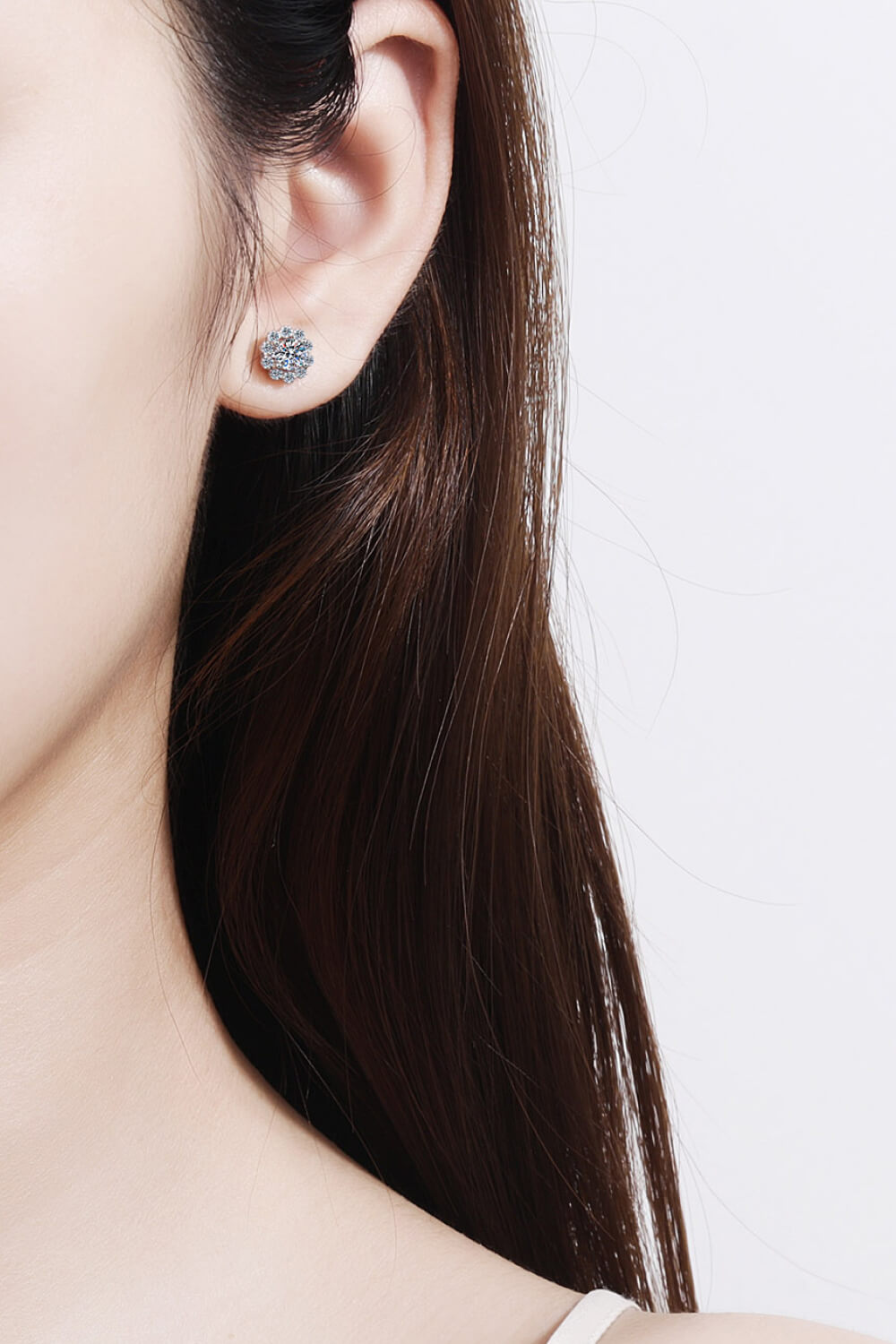 *APP EXCLUSIVE* Moissanite Floral-Shaped Stud Earrings