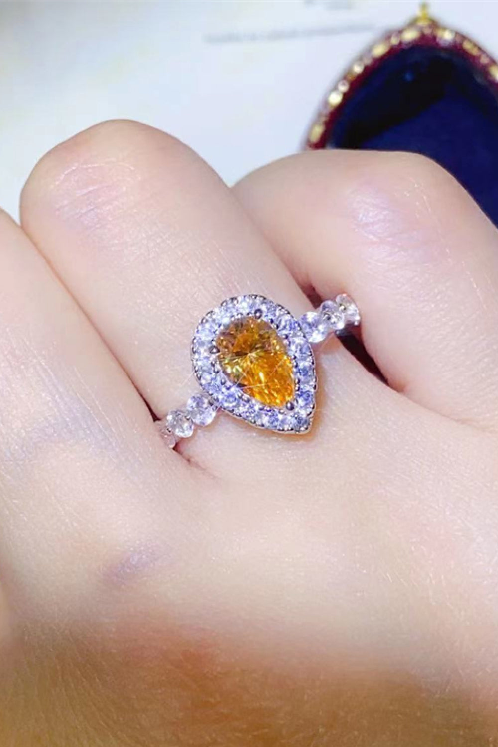 *APP EXCLUSIVE* 1 Carat Moissanite Contrast Teardrop Ring