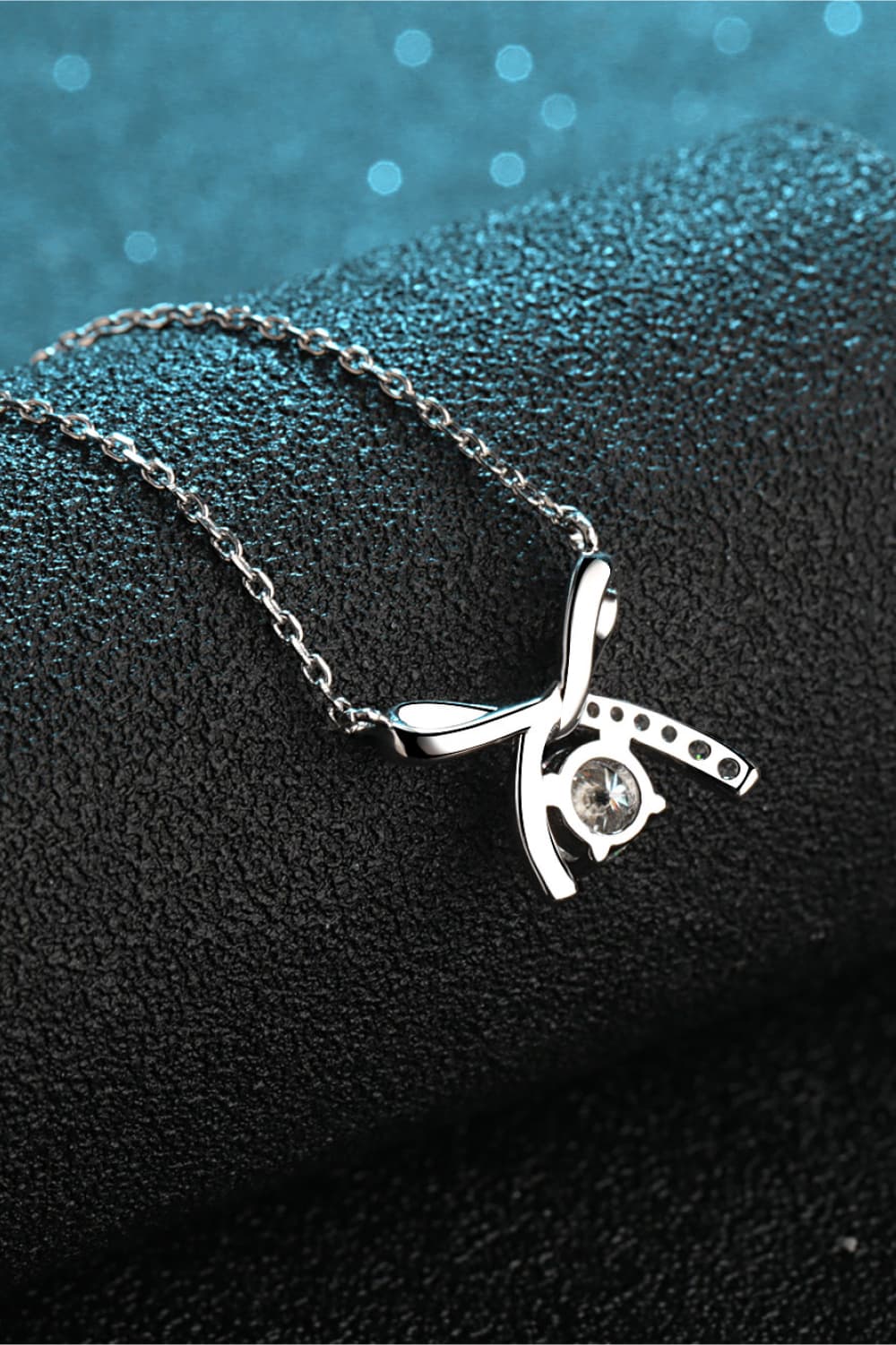 *APP EXCLUSIVE* Moissanite 925 Sterling Silver Bow Necklace