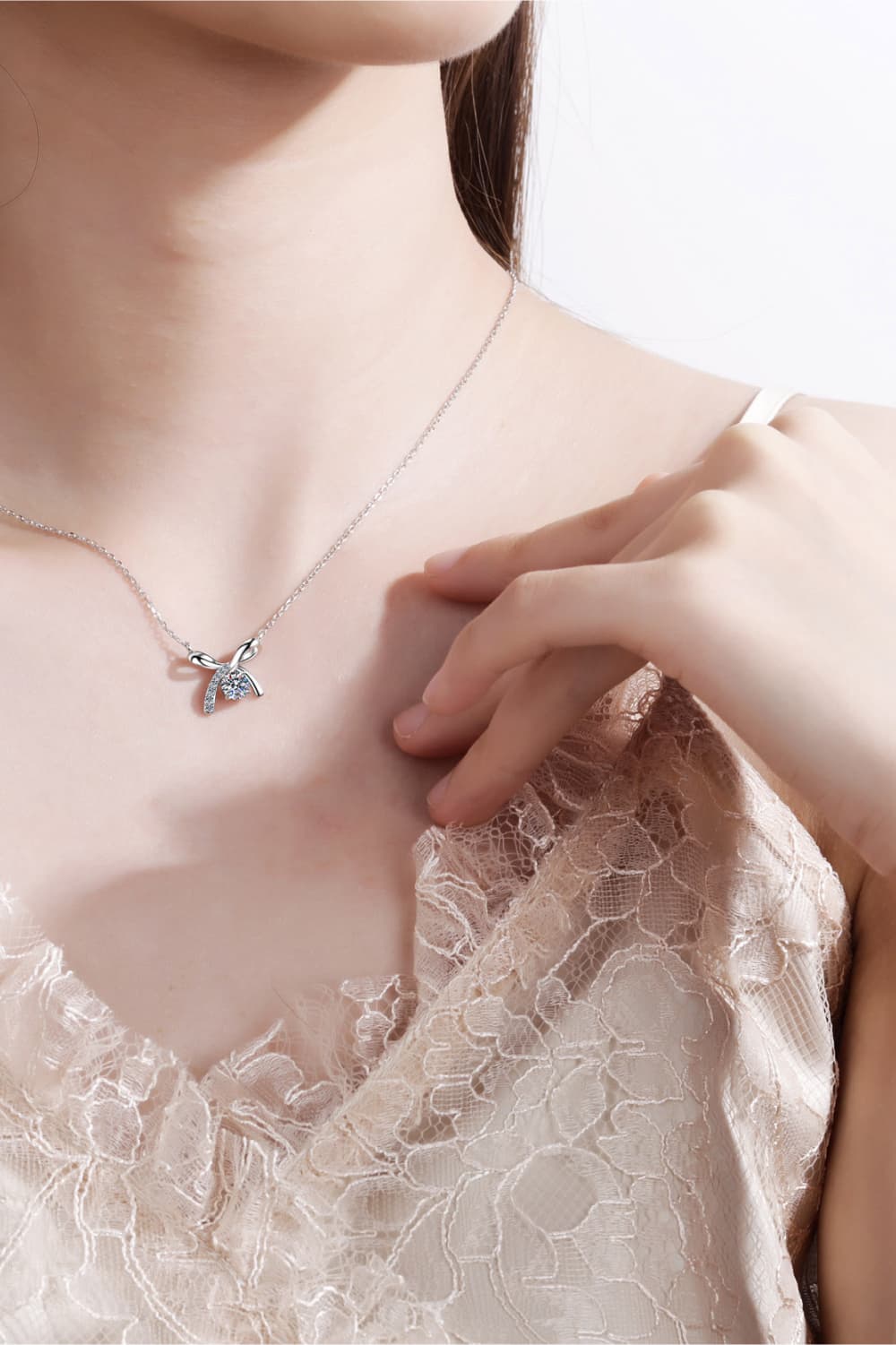 *APP EXCLUSIVE* Moissanite 925 Sterling Silver Bow Necklace
