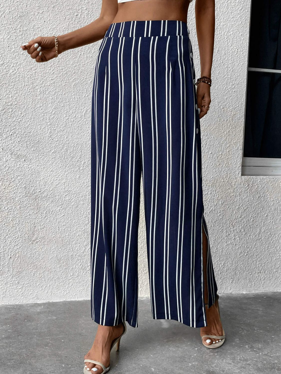 *App Exclusive* Striped Slit Wide Leg Pants