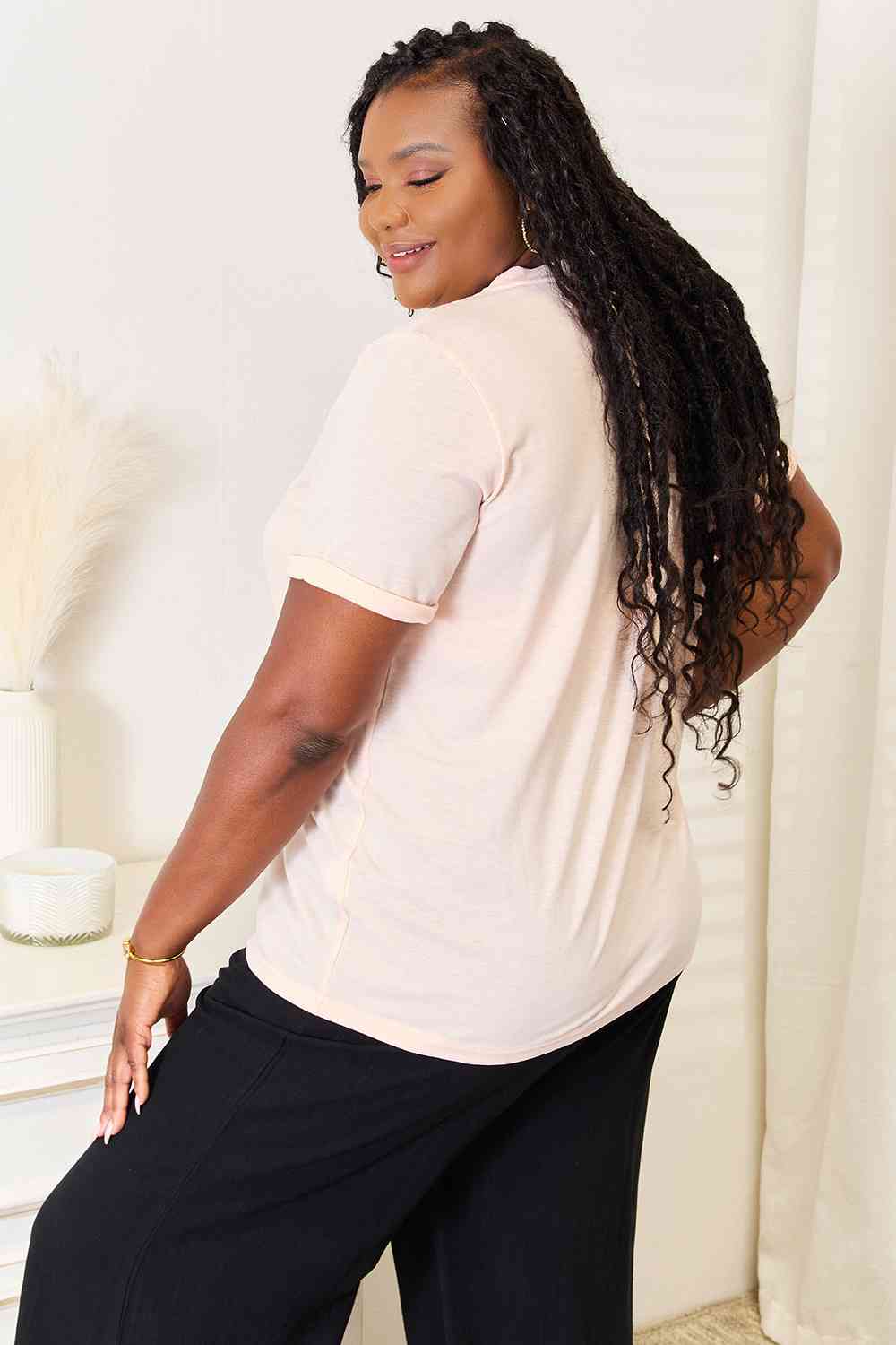 *APP EXCLUSIVE* BE KIND T-Shirt