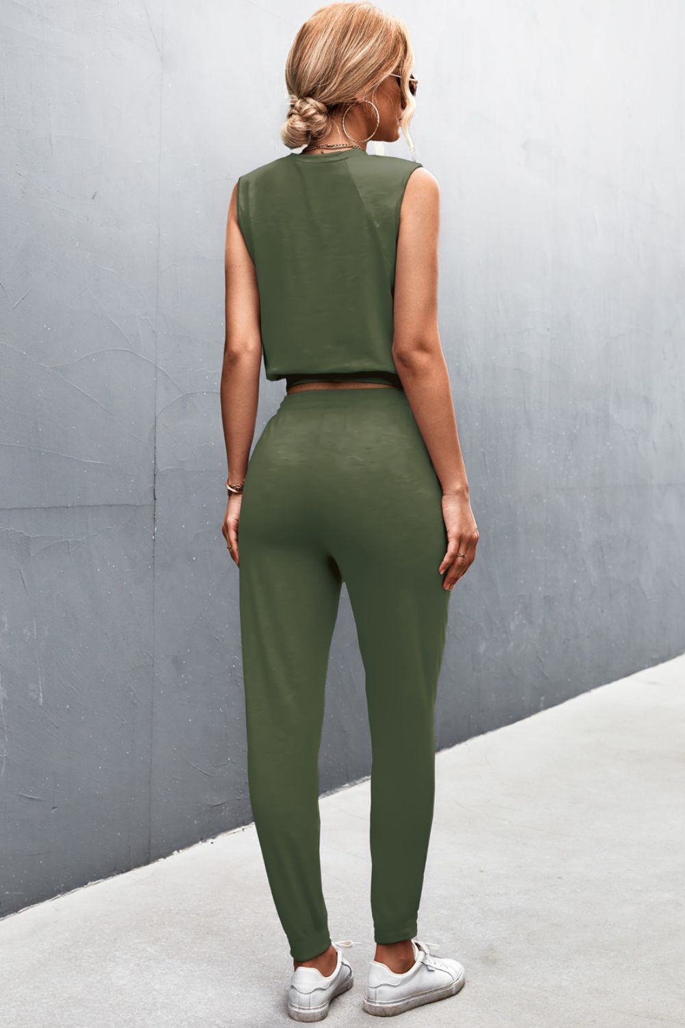 *APP EXCLUSIVE* Sleeveless Top and Joggers Set