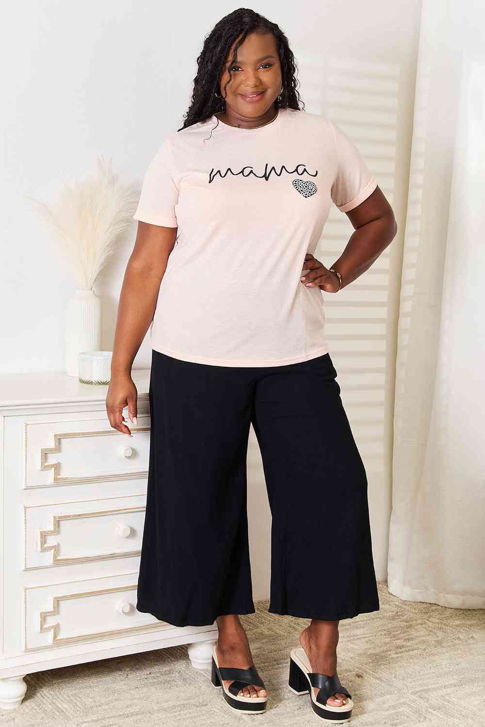 *APP EXCLUSIVE* MAMA Heart Graphic T-Shirt