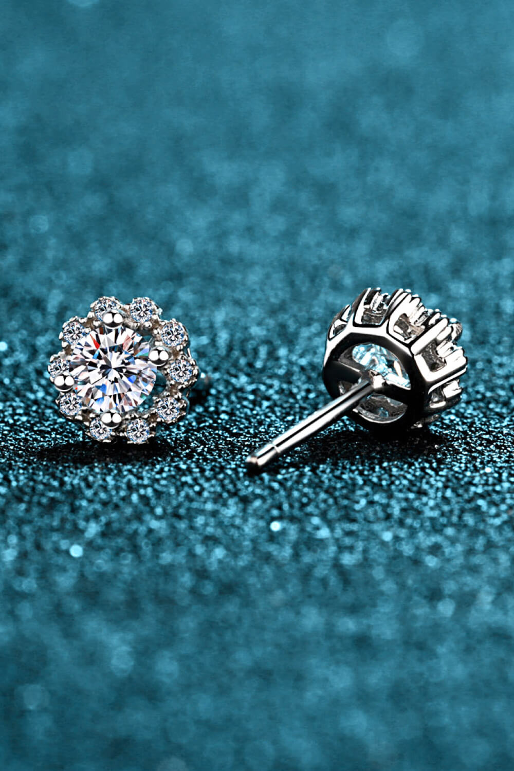 *APP EXCLUSIVE* Moissanite Floral-Shaped Stud Earrings