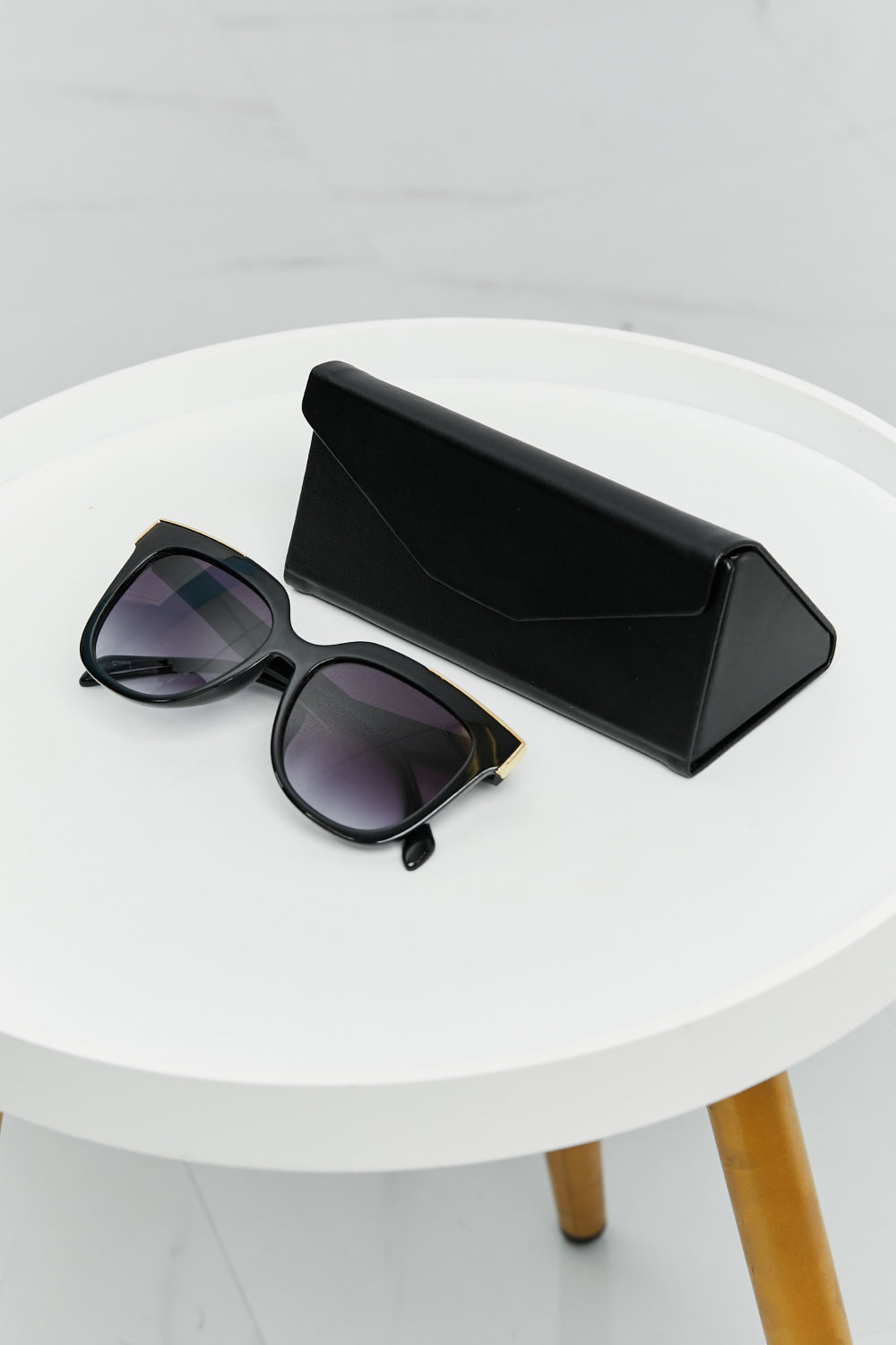 *APP EXCLUSIVE* Round Full Rim Polycarbonate Frame Sunglasses