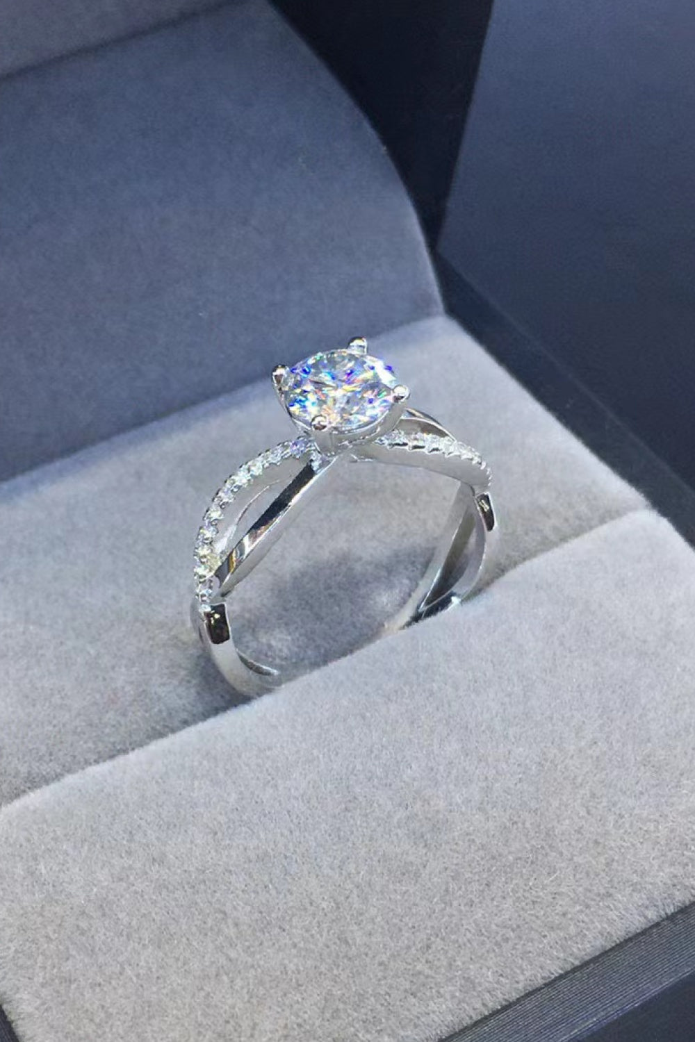 *APP EXCLUSIVE* 2 Carat Moissanite Crisscross 925 Sterling Silver Ring