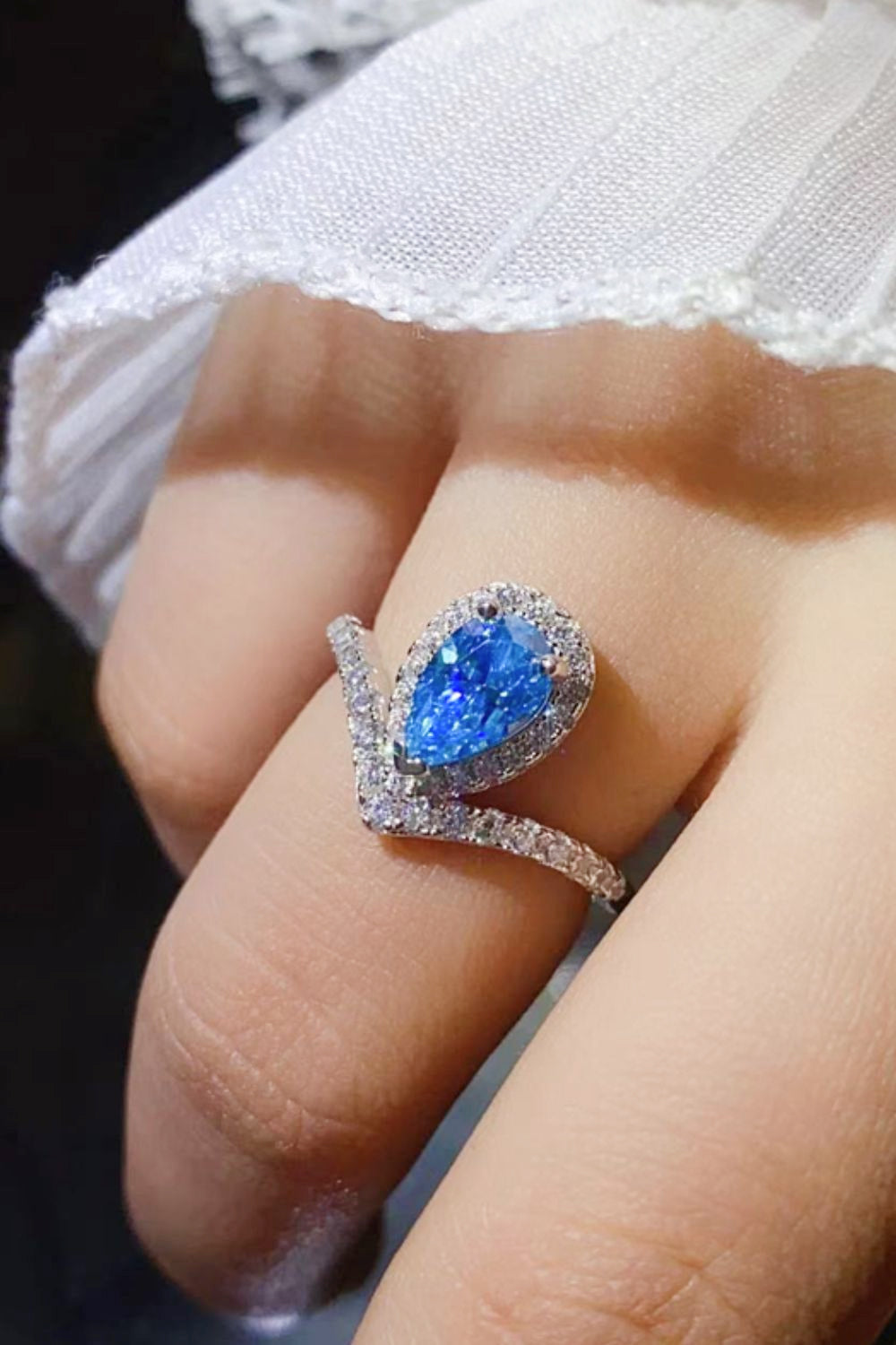*APP EXCLUSIVE* 1 Carat Pear Shape Moissanite Heart Ring