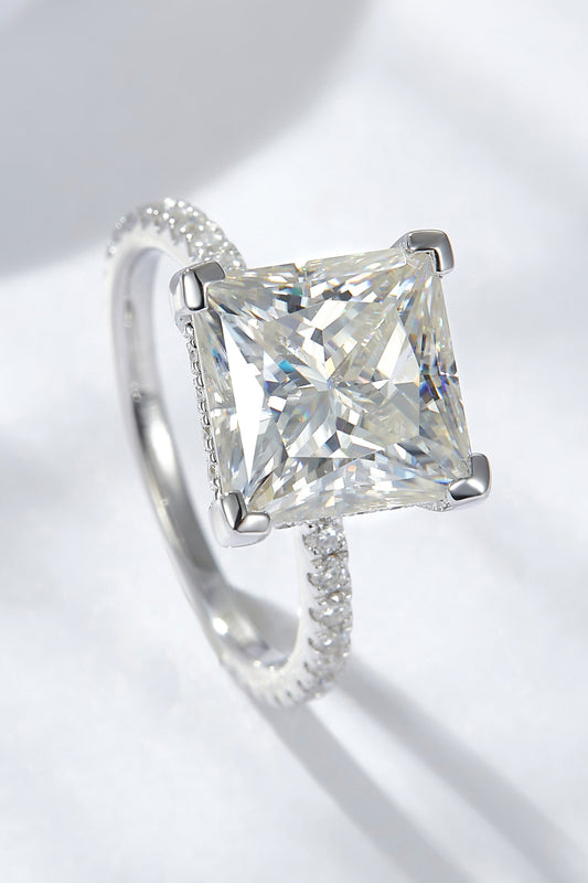 *APP EXCLUSIVE* 5.52 Carat Moissanite Side Stone Ring