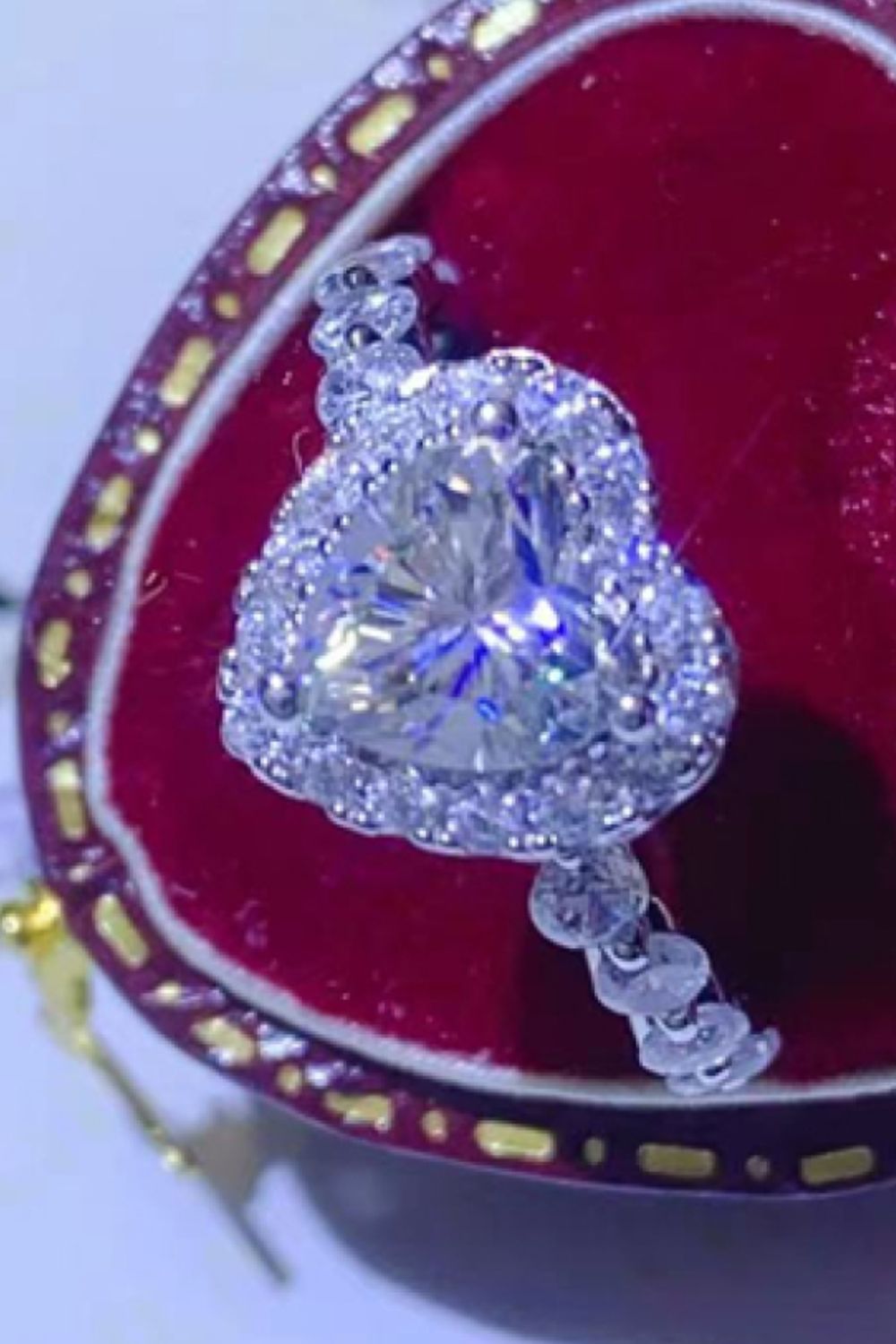 *APP EXCLUSIVE* 1 Carat Moissanite Heart Ring