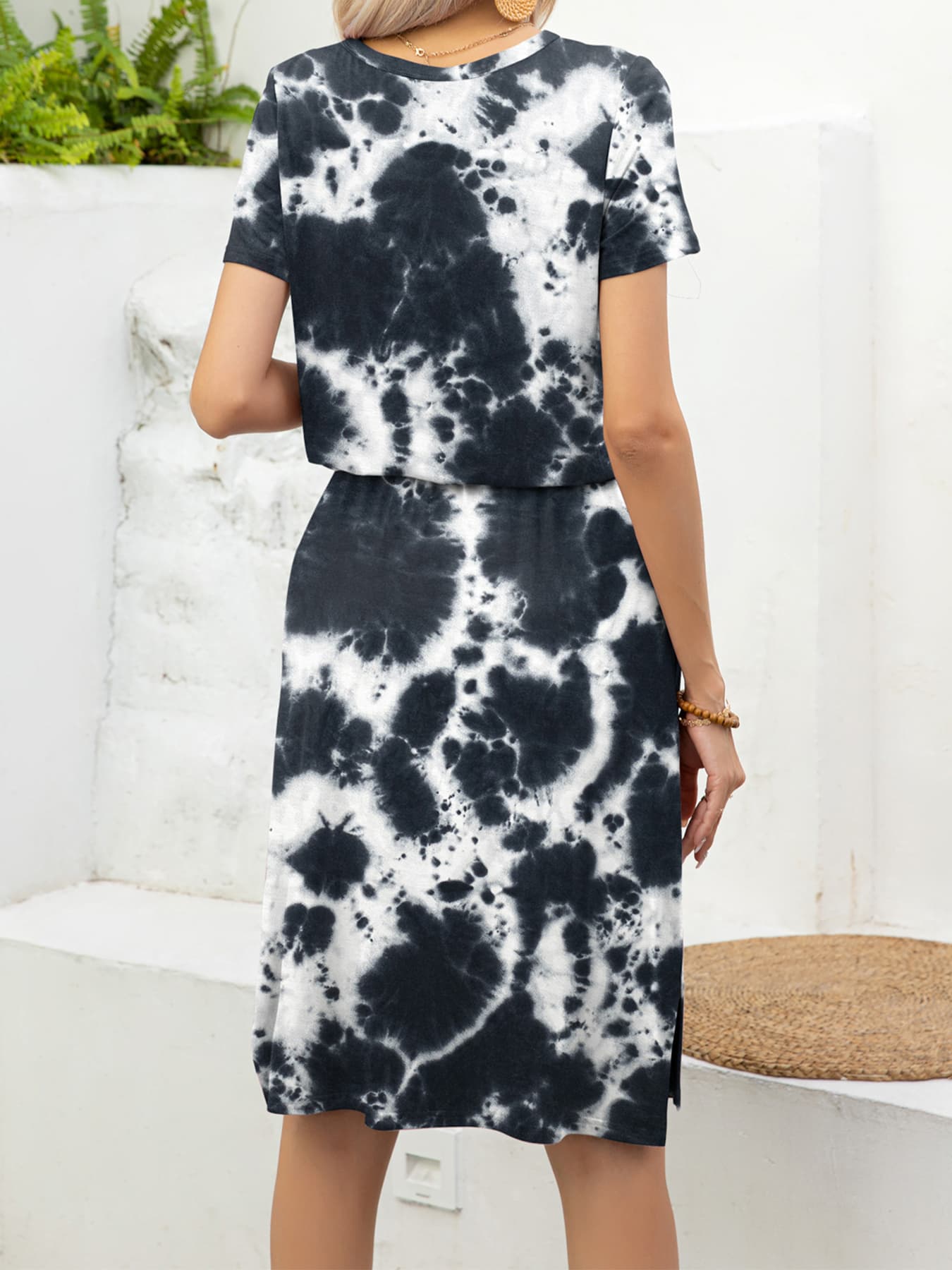 *APP EXCLUSIVE* Round Neck Short Sleeve Slit Dress with Pockets