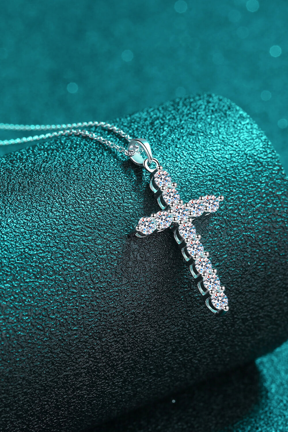 *APP EXCLUSIVE* 925 Sterling Silver Cross Moissanite Necklace