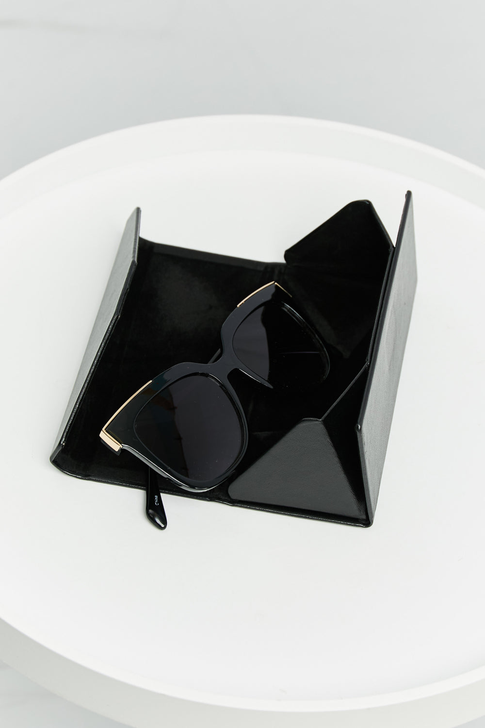 *APP EXCLUSIVE* Round Full Rim Polycarbonate Frame Sunglasses