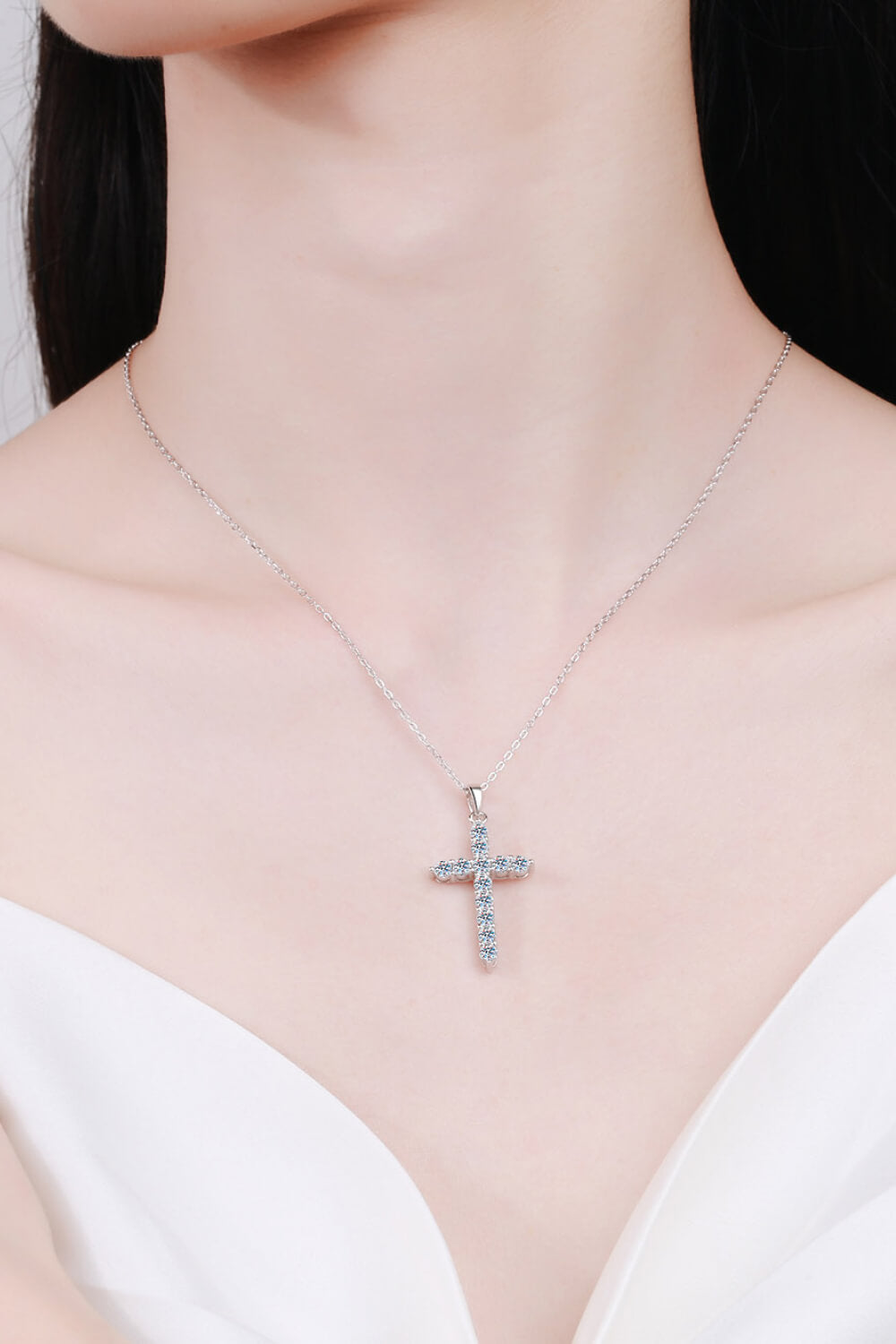 *APP EXCLUSIVE* 925 Sterling Silver Cross Moissanite Necklace