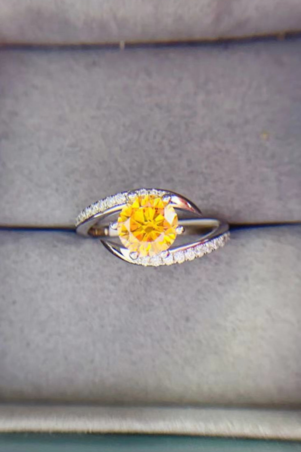 *APP EXCLUSIVE* 1 Carat Moissanite 925 Sterling Silver Ring
