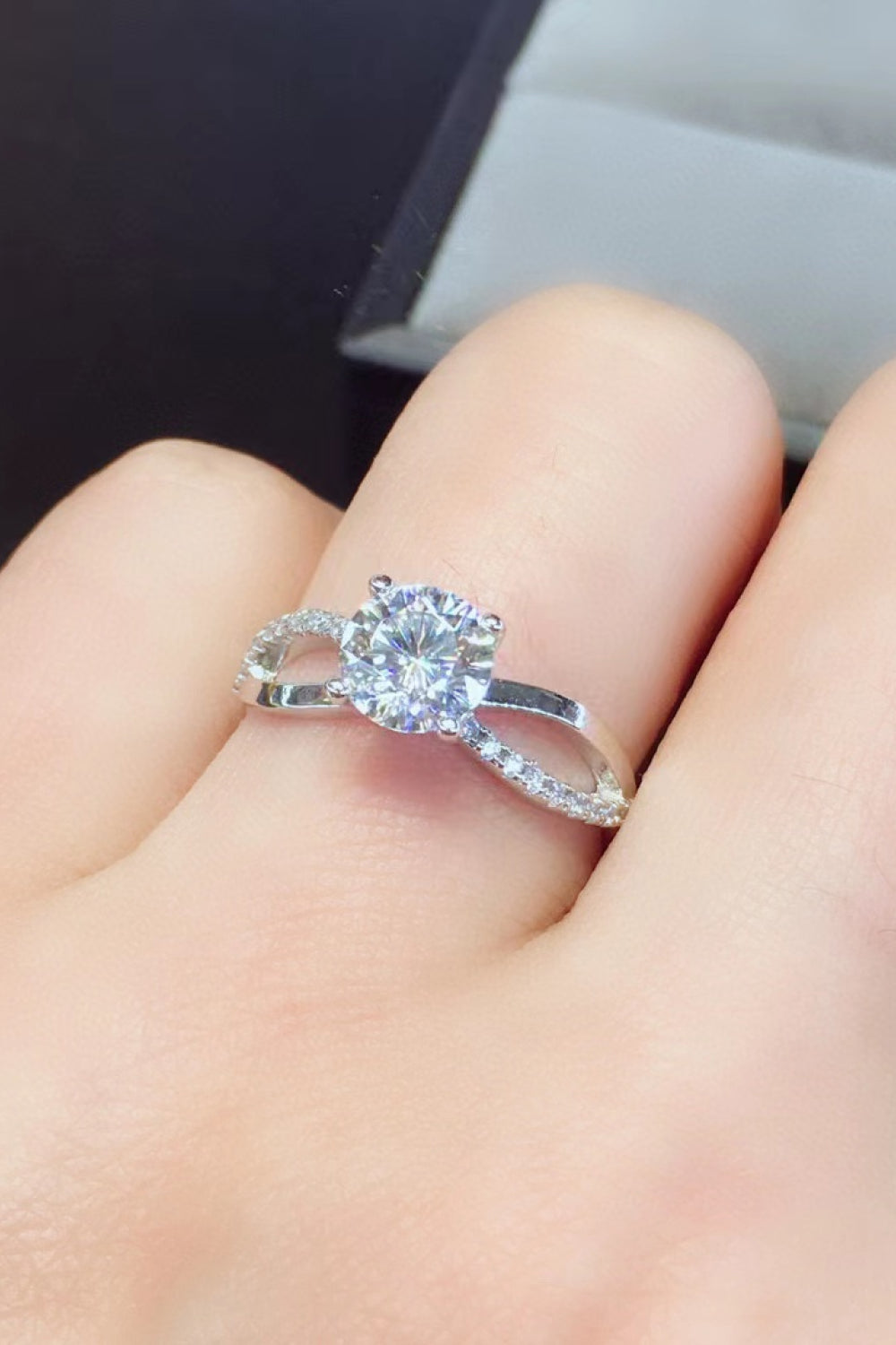 *APP EXCLUSIVE* 2 Carat Moissanite Crisscross 925 Sterling Silver Ring
