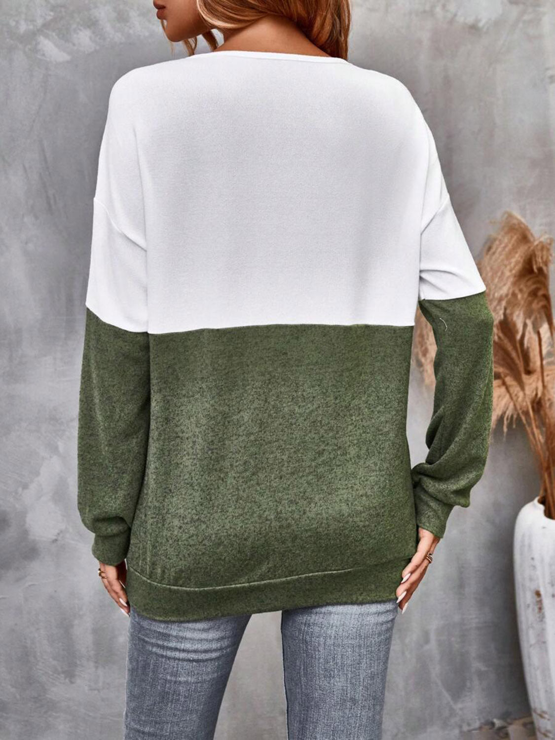 *APP EXCLUSIVE* Two-Tone Crisscross Detail Sweatshirt